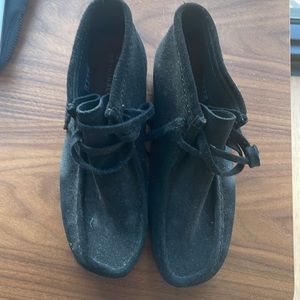 Black Clark’s Wallabees